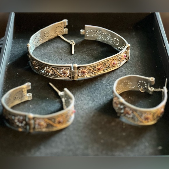 Tie me up Roxanne ,vintage collar/cuff set With Red Stones  14 in and 8 in - Picture 1 of 5